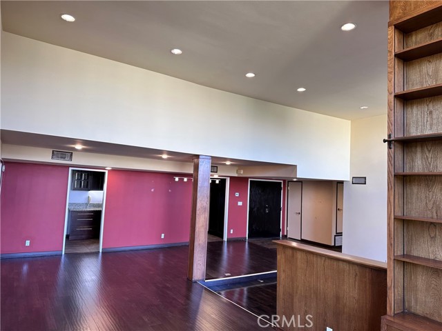 Detail Gallery Image 6 of 31 For 14560 Benefit St #301,  Sherman Oaks,  CA 91403 - 2 Beds | 2 Baths