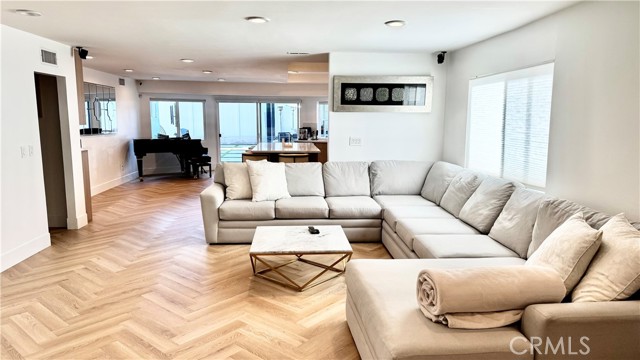 Detail Gallery Image 6 of 22 For 7414 Delco Ave, Canoga Park,  CA 91306 - 3 Beds | 2 Baths