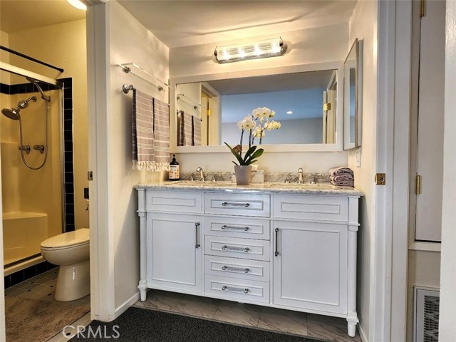 Detail Gallery Image 11 of 26 For 18307 Burbank Bld #14,  Tarzana,  CA 91356 - 2 Beds | 2 Baths