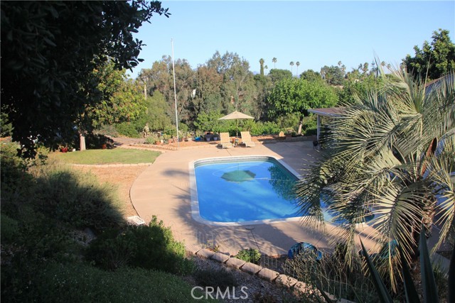Detail Gallery Image 4 of 10 For 520 Woodland Hills Dr, Escondido,  CA 92029 - 4 Beds | 2/1 Baths