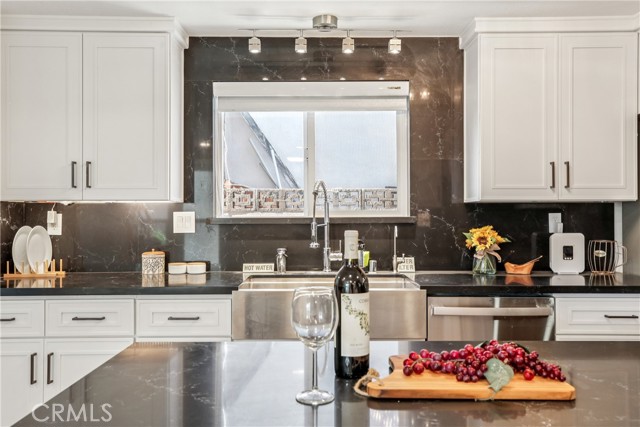 1533 W San Lorenzo Ave, Santa Ana CA: https://media.crmls.org/medias/1109d8ea-1929-4bf3-b1f6-fdca4bff9961.jpg