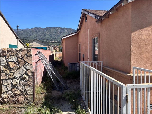 Detail Gallery Image 2 of 10 For 2413 Maynard Dr, Duarte,  CA 91010 - 3 Beds | 2 Baths