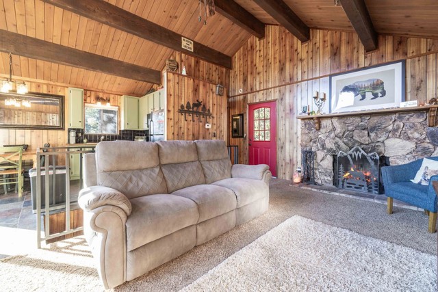 Detail Gallery Image 6 of 32 For 42788 Monterey, Big Bear Lake,  CA 92315 - 2 Beds | 1/1 Baths