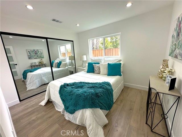 Detail Gallery Image 5 of 11 For 20650 Clark St, Woodland Hills,  CA 91367 - 3 Beds | 2 Baths