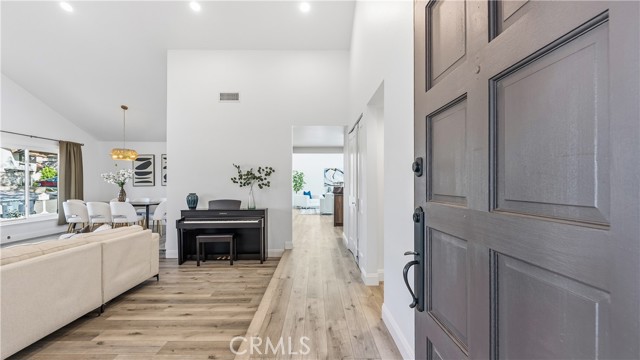 Detail Gallery Image 7 of 53 For 2430 Greensward St, Simi Valley,  CA 93065 - 4 Beds | 2 Baths