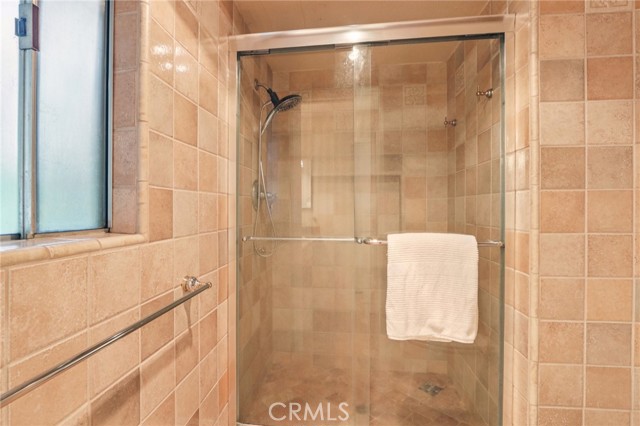 Detail Gallery Image 14 of 37 For 12390 Chandler Bld #J,  Valley Village,  CA 91607 - 3 Beds | 2/1 Baths