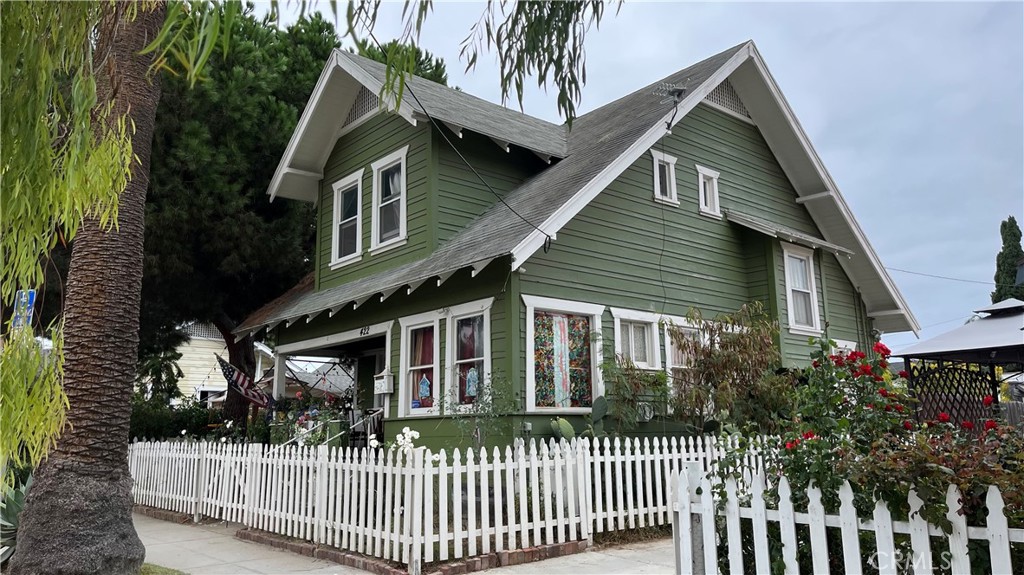 422 W 11th Street, Long Beach, CA 90813