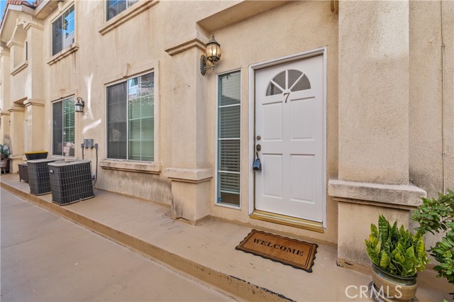 Detail Gallery Image 2 of 39 For 4838 Elmwood #7,  Los Angeles,  CA 90004 - 3 Beds | 3 Baths