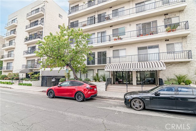 1115 S Elm Drive, Los Angeles CA: https://media.crmls.org/medias/110e10b3-d916-4417-9c8d-d734a30c909c.jpg