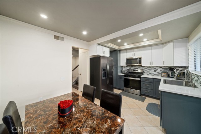 Detail Gallery Image 4 of 24 For 2443 Deodar St #2,  Santa Ana,  CA 92705 - 2 Beds | 1/1 Baths