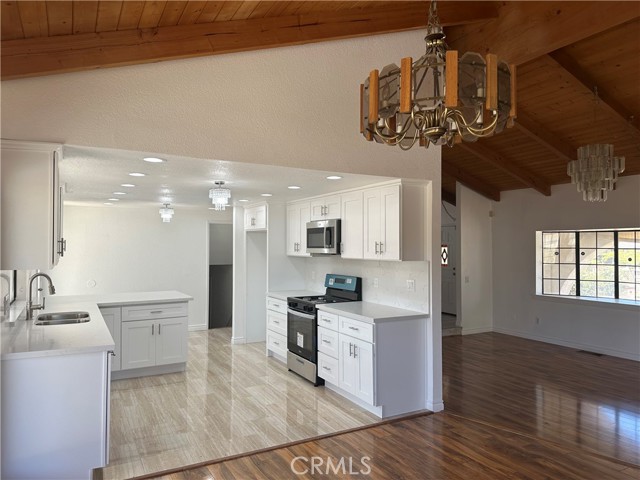 Detail Gallery Image 11 of 36 For 16485 Wintun Rd, Apple Valley,  CA 92307 - 5 Beds | 2/1 Baths
