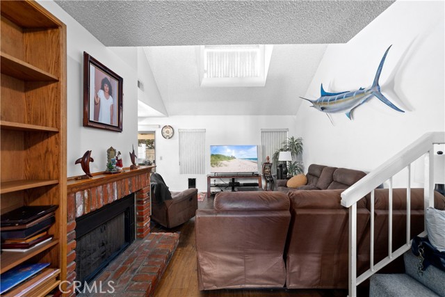 Detail Gallery Image 5 of 26 For 815 W Grondahl St #D,  Covina,  CA 91722 - 2 Beds | 2 Baths
