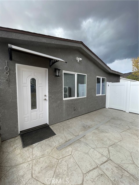 10941 Oro Vista Avenue, Sunland CA: https://media.crmls.org/medias/11119730-3a29-42a3-b104-49fd67d1c2d2.jpg