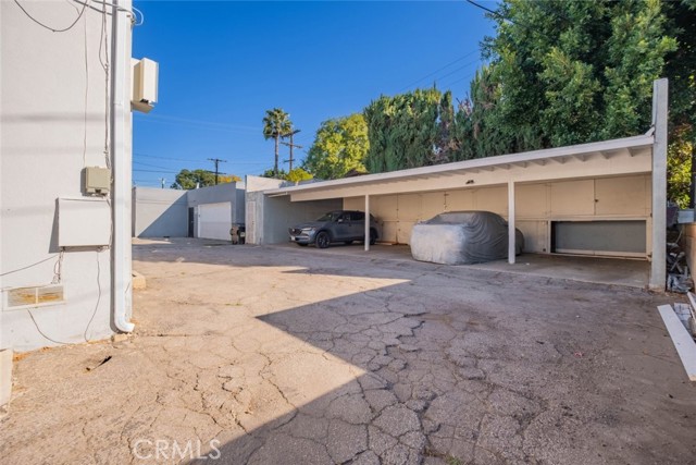 Detail Gallery Image 2 of 20 For 5654 Kester Ave #4,  Van Nuys,  CA 91411 - 2 Beds | 1 Baths