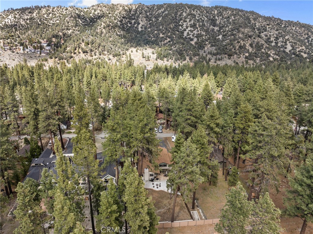 https://media.crmls.org/medias/111311e8-4240-4102-9a9e-d27f233fdb63.jpg?preset=X-Large