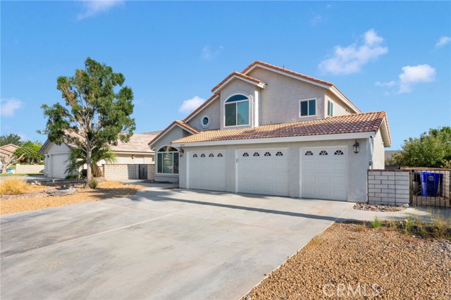 Detail Gallery Image 5 of 54 For 14374 Ironsides Ln, Helendale,  CA 92342 - 3 Beds | 3 Baths