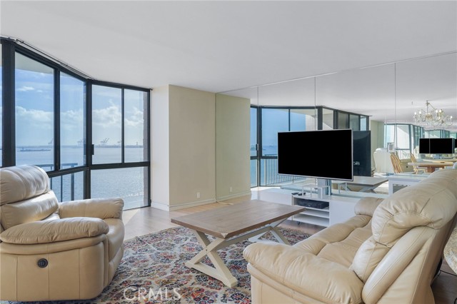 1750 E Ocean Boulevard, Long Beach CA: https://media.crmls.org/medias/1114b5d9-60b5-4f8a-ad86-e201aecee0a1.jpg