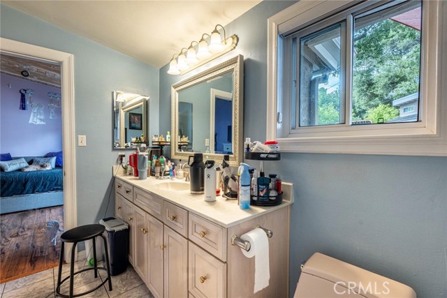 24208 Heritage Lane, Newhall CA: https://media.crmls.org/medias/1114fa7b-e0d4-439c-bc49-7fcb8258727a.jpg