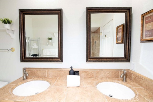 Detail Gallery Image 34 of 62 For 7310 Balboa Bld #F,  Van Nuys,  CA 91406 - 2 Beds | 3 Baths