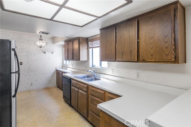 Detail Gallery Image 10 of 18 For 13203 Vanowen St #8,  North Hollywood,  CA 91605 - 2 Beds | 3 Baths