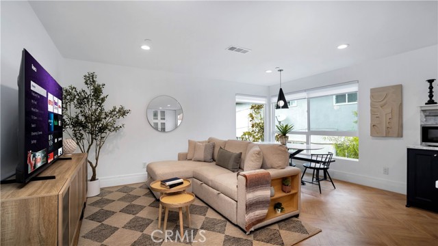 Detail Gallery Image 5 of 18 For 1351 1/2 Seward, Los Angeles,  CA 90028 - 2 Beds | 2 Baths