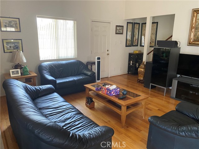 423 S Virginia Avenue, Azusa CA: https://media.crmls.org/medias/111722bc-ed0b-49f0-bcbe-76af79ab7629.jpg