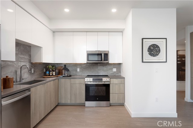 Detail Gallery Image 2 of 21 For 511 S Harbor #601,  San Pedro,  CA 90731 - 2 Beds | 2 Baths