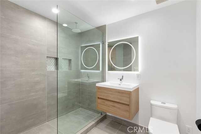 5134 Medina Road, Woodland Hills CA: https://media.crmls.org/medias/11186a5a-826f-4f19-aadc-0542a64c7b26.jpg