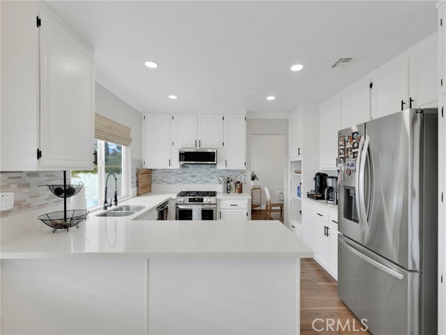 Detail Gallery Image 14 of 38 For 4895 Buttercreek, Moorpark,  CA 93021 - 4 Beds | 3 Baths