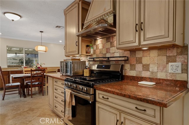 Detail Gallery Image 9 of 25 For 1731 Brookfield Ave, La Habra,  CA 90631 - 4 Beds | 2 Baths
