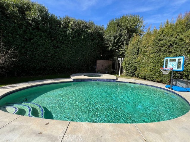 4751 Haskell Avenue, Encino CA: https://media.crmls.org/medias/111a06b0-78b6-4337-a13b-6610298363ab.jpg