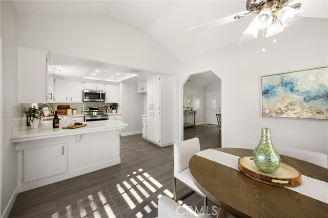 Detail Gallery Image 12 of 42 For 23633 Fair Weather, Canyon Lake,  CA 92587 - 3 Beds | 2 Baths