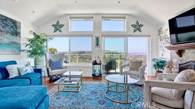 24965 Seagate, Dana Point CA: https://media.crmls.org/medias/111b6f36-e69b-4c8c-aecf-f90f5f024360.jpg
