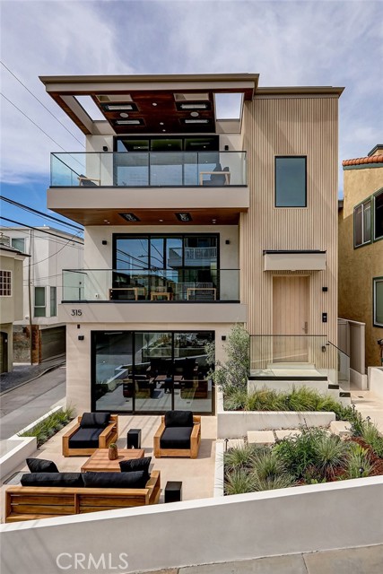 315 25th, Manhattan Beach, California 90266, 3 Bedrooms Bedrooms, ,3 BathroomsBathrooms,Residential,For Sale,25th,SB26081784