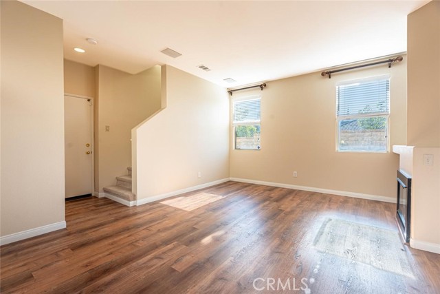 Detail Gallery Image 5 of 42 For 27807 Crown Court Cir #3,  Valencia,  CA 91354 - 3 Beds | 2/1 Baths