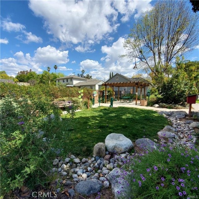 1018 Magnolia Street, South Pasadena CA: https://media.crmls.org/medias/111d593b-a08e-4b2b-831c-1edd7e42a879.jpg