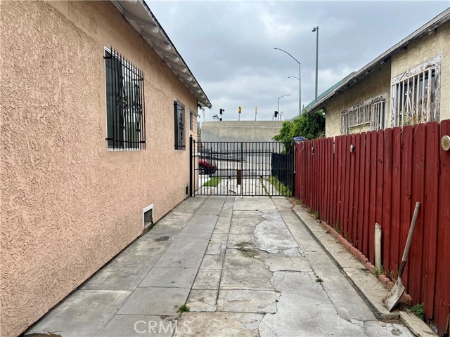 Detail Gallery Image 21 of 28 For 5852 S Olive St, Los Angeles,  CA 90003 - 4 Beds | 3 Baths