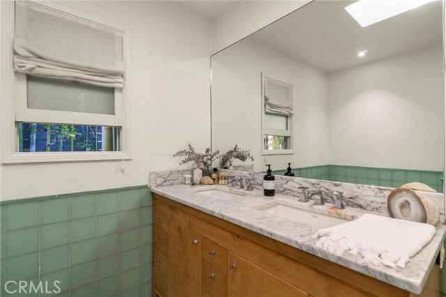 Detail Gallery Image 16 of 35 For 820 Opal St, Redondo Beach,  CA 90277 - 2 Beds | 2 Baths