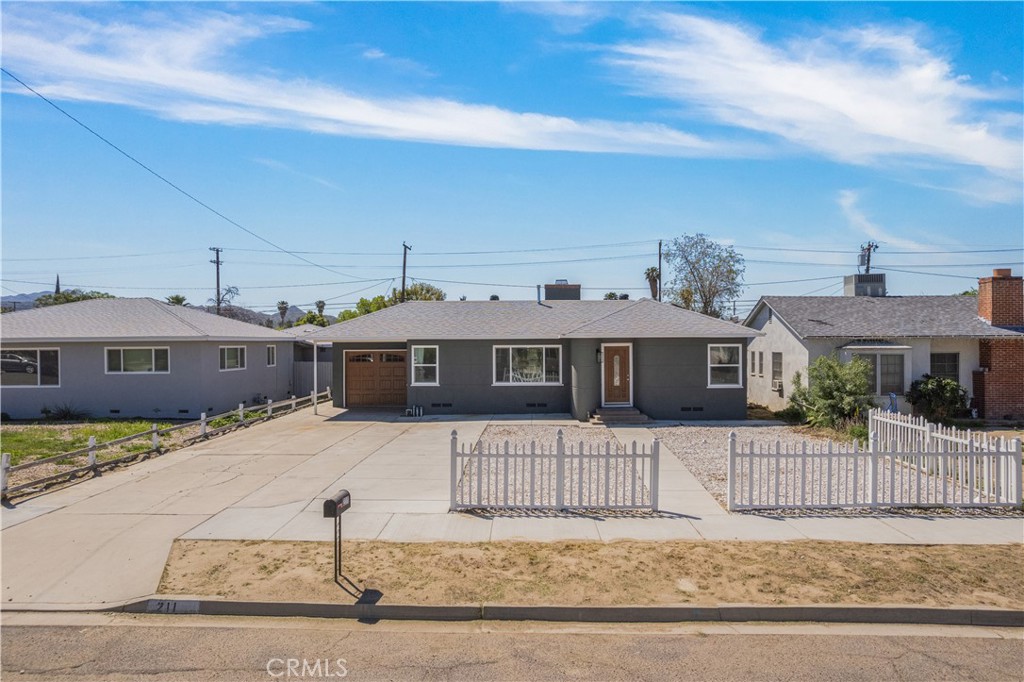 211 W Elmwood Avenue