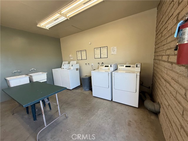 Detail Gallery Image 7 of 14 For 332 N Lyon, Hemet,  CA 92543 - 2 Beds | 2 Baths