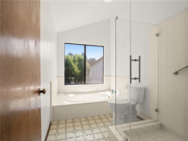 24540 Acorn Court, Newhall CA: https://media.crmls.org/medias/111e7138-f89f-4924-aab1-56e860ac90b3.jpg