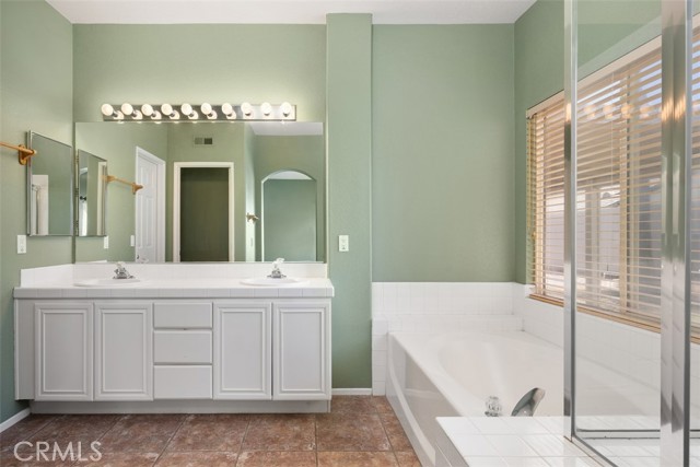 24329 Corte Aldalano, Murrieta CA: https://media.crmls.org/medias/111f0531-21e1-4794-b484-e1bf0d3cc778.jpg