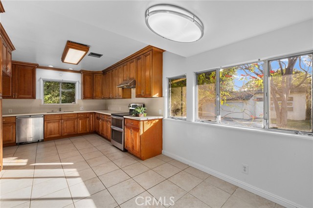 Detail Gallery Image 14 of 51 For 2976 Lombardy Rd, Pasadena,  CA 91107 - 3 Beds | 2 Baths