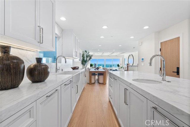 105 A Surfside Avenue, Surfside CA: https://media.crmls.org/medias/111fd7cc-f0ca-48b8-a31b-76496bf056d4.jpg