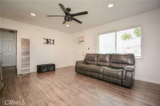 12608 Longworth, Norwalk CA: https://media.crmls.org/medias/112236fd-6445-48a5-886f-19be82e3fe5b.jpg