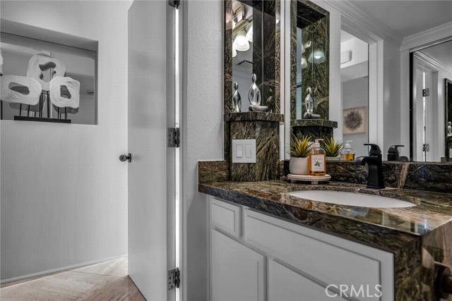 727 Esplanade, Redondo Beach, California 90277, 2 Bedrooms Bedrooms, ,1 BathroomBathrooms,Residential,Sold,Esplanade,SB24074186