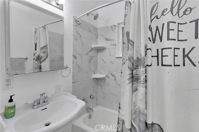 Detail Gallery Image 18 of 39 For 19385 Saint Timothy Ct, Apple Valley,  CA 92307 - 3 Beds | 2/1 Baths