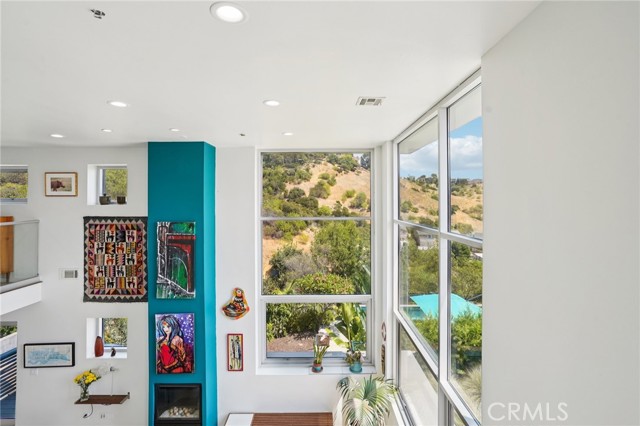 Detail Gallery Image 12 of 45 For 3640 Roseview Ave, Los Angeles,  CA 90065 - 3 Beds | 3 Baths