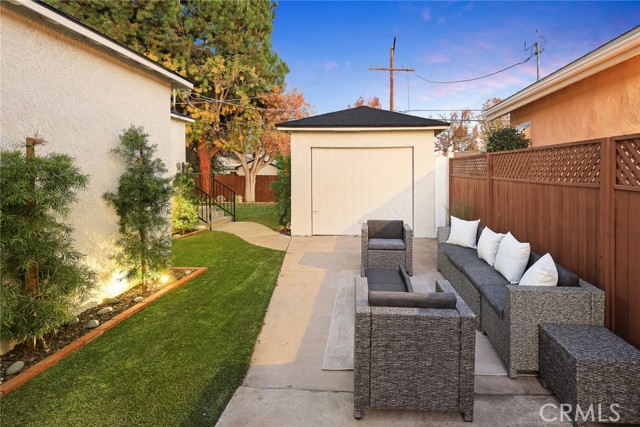 Detail Gallery Image 32 of 49 For 5052 Newcastle, Encino,  CA 91316 - 3 Beds | 2 Baths