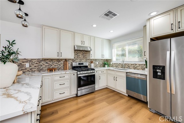 Detail Gallery Image 17 of 33 For 24224 Welby, West Hills,  CA 91307 - 4 Beds | 3 Baths